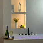 Apartment Urban Global - Jacuzzi -8th Floor No 03 - Free Garage - Luxury *