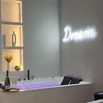 Apartment Urban Global - Jacuzzi -8th Floor No 03 - Free Garage - Luxury