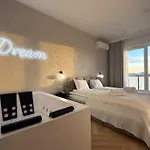 Apartment Urban Global - Jacuzzi -8th Floor No 03 - Free Garage - Luxury *