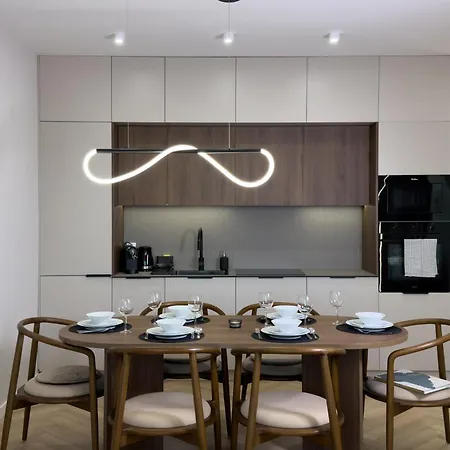 Apartment Urban Global - Jacuzzi - 8th Floor No 03 - Air Condition - Balcony - Free Garage - Luxury