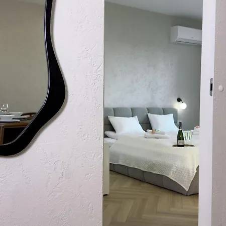 Urban Global - Jacuzzi - 8th Floor No 03 - Air Condition - Balcony - Free Garage - Luxury *