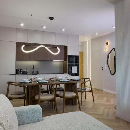 Urban Global - Jacuzzi - 8th Floor No 03 - Air Condition - Balcony - Free Garage - Luxury *