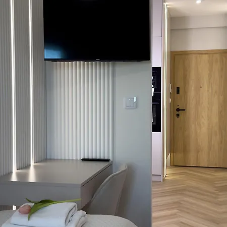 Urban Global - Jacuzzi - 8th Floor No 03 - Air Condition - Balcony - Free Garage - Luxury Apartment *