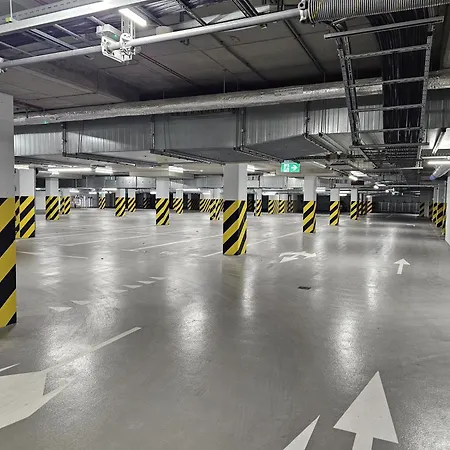 Urban Global, Jacuzzi, Floor 8th No 03, Garage, Self Check-in, No Deposit