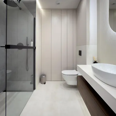 Urban Global, Jacuzzi, 8th Floor No 03, Free Garage, Self Check-in, No Deposit * 卡托维兹