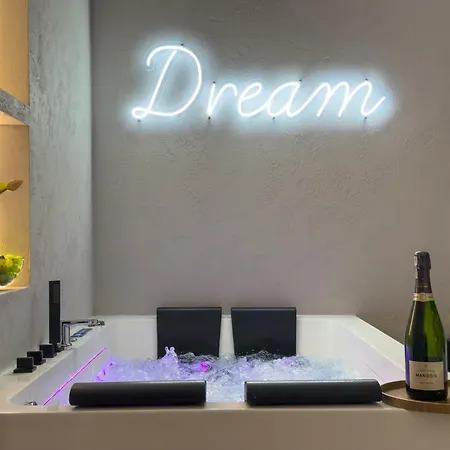 Urban Global - Jacuzzi - 8th Floor No 03 - Air Condition - Balcony - Free Garage - Luxury * Katowice