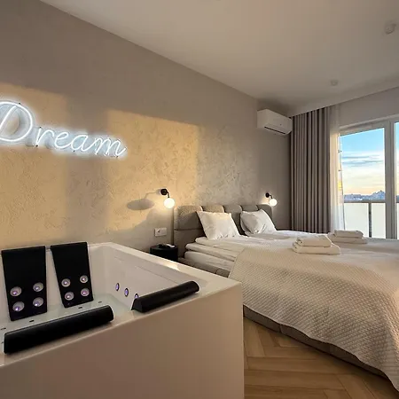 Apartment Urban Global - Jacuzzi - 8th Floor No 03 - Air Condition - Balcony - Free Garage - Luxury *