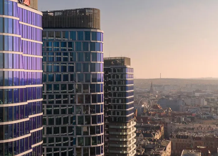 Urban Global, Jacuzzi, 8th Floor No 03, Free Garage, Self Check-in, No Deposit Apartament