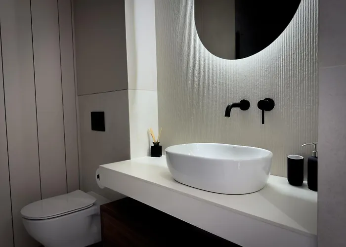 Urban Global, Jacuzzi, 8th Floor No 03, Free Garage, Self Check-in, No Deposit קטוביץ