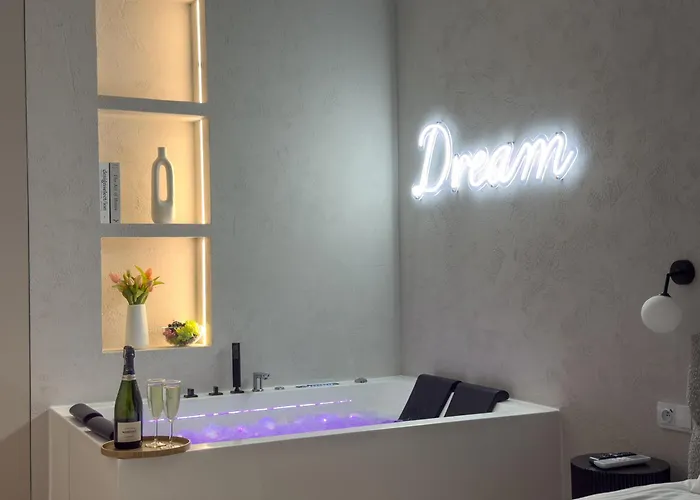 Apartament Urban Global, Jacuzzi, 8th Floor No 03, Free Garage, Self Check-in, No Deposit