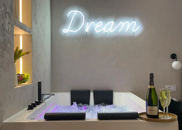 Urban Global, Jacuzzi, 8th Floor No 03, Free Garage, Self Check-in, No Deposit * קטוביץ