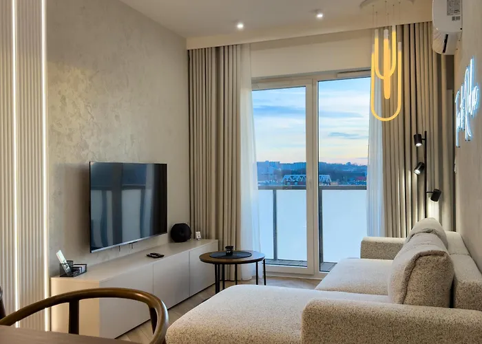 Urban Global, Jacuzzi, 8th Floor No 03, Free Garage, Self Check-in, No Deposit * קטוביץ